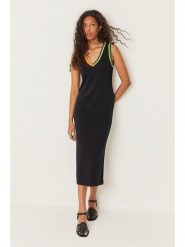 SKFK Sukienka "Ihara" w kolorze czarnym rozmiar: 34. Czarne sukienki damskie SKFK, bez wzorów, z bawełny, bez ramiączek. Za 208.99 zł.