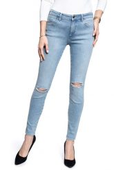 SPODNIE DAMSKIE WRANGLER SKINNY STONED RIBBED W28KTX98R 112128341. Rurki damskie Wrangler, bez wzorów, z jeansu. Za 199.99 zł.