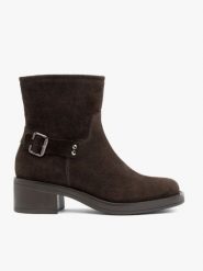 Ciemnobrązowe botki welurowe z klamrą. Brązowe botki damskie Ryłko, ze skóry, za kostkę, bez obcasa, na obcasie, bez zapięcia. Za 529.99 zł.