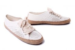 EMU AUSTRALIA Agonis Mac W12469 coconut/blanc coco, półbuty/espadryle damskie. Brązowe espadryle damskie EMU Australia, bez wzorów, bez obcasa. Za 339.90 zł.