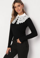 Czarny Sweter z Ażurowym Kołnierzem Ravanto. Czarne swetry klasyczne damskie Born2be, s, z koronki, bez kołnierzyka. Za 59.99 zł.