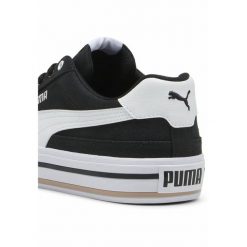 Sneakersy unisex Court Classic Vulcanised Formstrip PUMA Black White. Białe obuwie sportowe damskie Puma, bez zapięcia. Za 189.99 zł.