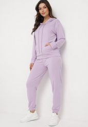 Fioletowy Komplet Dresowy Bluza Kangurka z Kapturem i Spodnie Joggery Triasa. Fioletowe bluzy damskie Born2be, m, bez wzorów, z dresówki, z kapturem. Za 84.99 zł.