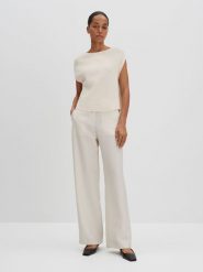 Someday Sweter "Tanee" w kolorze beżowym rozmiar: S. Brązowe swetry klasyczne damskie someday., s, bez kołnierzyka. Za 130.99 zł.