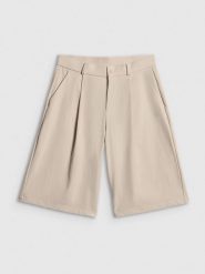 4F Spodenki casual damskie - kremowe L. Białe spodenki sportowe damskie 4F, l, bez wzorów, z tkaniny, z podwyższonym stanem. Za 169.99 zł.