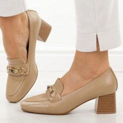 Beżowe półbuty damskie na słupku M.Daszyński 25141-1. Brązowe półbuty damskie M.Daszyński, na jesień, bez wzorów, ze skóry, bez obcasa, na słupku, bez zapięcia. Za 179.00 zł.