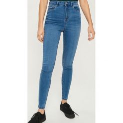 Jeansy skinny high waist - Niebieski. Niebieskie jeansy damskie Sinsay. W wyprzedaży za 59.99 zł.
