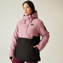 Damska kurtka narciarska Dare 2B Snowburst II Overhead. Czerwone kurtki sportowe damskie Dare 2b, na zimę, l, bez wzorów, z materiału, z kapturem. Za 620.85 zł.
