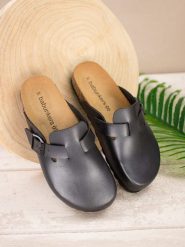 BABUNKERS Family Klapki w kolorze czarnym rozmiar: 37. Czarne klapki damskie BABUNKERS Family, bez wzorów, bez obcasa, bez zapięcia. Za 248.95 zł.