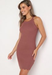 Ciemnoróżowa Sukienka Kalerine. Czerwone sukienki damskie Born2be, bez wzorów, z dzianiny, bez ramiączek. Za 39.99 zł.