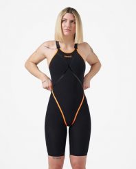 Jaked Jkrono Odkryte Plecy Kneeskin - Rozmiar 20. Czarne kombinezony damskie JAKED, l, bez wzorów, z materiału, bez kołnierzyka, moda ciążowa, bez ramiączek, długie. Za 1,805.05 zł.