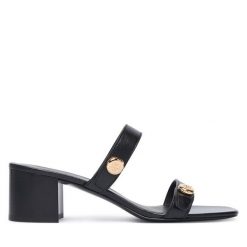 Klapki Tory Burch. Czarne klapki damskie Tory Burch, bez wzorów, bez obcasa, bez zapięcia. Za 1,644.00 zł.