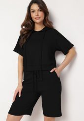 Czarny Komplet Dresowy z Bluzą z Krótkimi Rękawami i Szortami Helgia. Czarne bluzy damskie Born2be, s, bez wzorów, z dresówki, z kapturem. Za 159.99 zł.