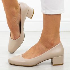 Cieliste czółenka damskie na obcasie Sergio Leone Pb291. Białe czółenka damskie Sergio Leone, bez wzorów, ze skóry, z okrągłym noskiem, bez obcasa, na obcasie. Za 169.00 zł.