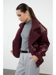 Trendyol Kurtka w kolorze bordowym ze skóry syntetycznej rozmiar: L. Czerwone kurtki damskie Trendyol, l, bez wzorów, ze skóry, bez kaptura. Za 239.86 zł.