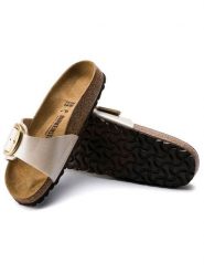 Birkenstock Klapki "Madrid" w kolorze kremowym rozmiar: 40. Brązowe klapki damskie Birkenstock, bez wzorów, z otwartym noskiem, bez obcasa, bez zapięcia. Za 369.95 zł.