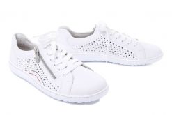RIEKER 52824-80 white, półbuty damskie. Białe półbuty damskie Rieker, bez wzorów, bez obcasa, bez zapięcia. Za 329.90 zł.