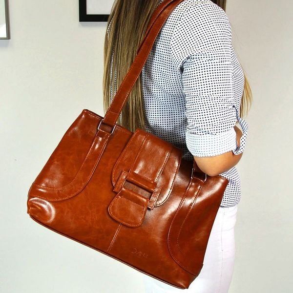 Torebka skórzana damska DAN-A T50 camel. Brązowe torebki klasyczne damskie DAN-A, ze skóry, bez dodatków. Za 269.99 zł.