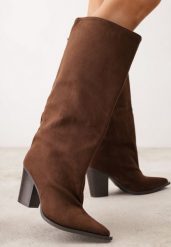 Brązowe Kozaki na Słupku z Szeroką Cholewką z Imitacji Zamszu Bello. Brązowe kozaki damskie Born2be, z dzianiny, bez obcasa, na obcasie, bez zapięcia. Za 189.99 zł.