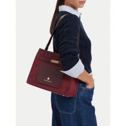 Torebka Beverly Hills Polo Club. Czerwone torebki klasyczne damskie Beverly Hills Polo Club, bez dodatków. Za 199.99 zł.