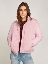 TOMMY JEANS Kurtka zimowa w kolorze jasnoróżowym rozmiar: M. Różowe kurtki damskie Tommy Jeans, na zimę, m, bez wzorów, z jeansu, bez kaptura. Za 439.24 zł.
