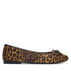 Baleriny Tommy Hilfiger. Brązowe balerinki damskie Tommy Hilfiger, bez wzorów. Za 449.99 zł.