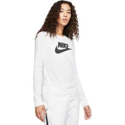 Koszulka z długim rękawem damska Nike Sportswear longsleeve. Białe koszulki damskie Nike, s, bez wzorów, z bawełny, bez kołnierzyka, bez ramiączek. Za 204.99 zł.