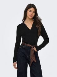 ONLY Koszulka w kolorze czarnym rozmiar: XL. Czarne bluzki damskie Only, xl, bez wzorów, bez kołnierzyka, bez ramiączek. Za 109.95 zł.