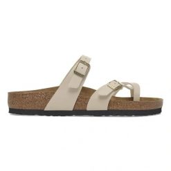 Birkenstock Mayari BF Japonki damskie. Białe klapki damskie Birkenstock, bez wzorów, z nubiku, bez obcasa, bez zapięcia. Za 349.99 zł.