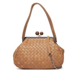 Torebka Weekend Max Mara. Brązowe torebki klasyczne damskie Weekend Max Mara, bez dodatków. Za 2,069.00 zł.