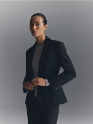 Marynarka slim fit z wełną - czarny. Czarne marynarki i żakiety damskie Reserved, l, bez wzorów, z tkaniny. Za 399.99 zł.