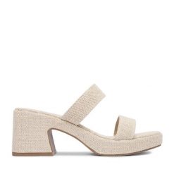 Klapki DeeZee. Brązowe klapki damskie DeeZee, bez wzorów, bez obcasa, bez zapięcia. Za 139.99 zł.