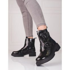 Czarne workery damskie ze sprzączkami. Czarne botki damskie bez obcasa, bez zapięcia. Za 245.97 zł.