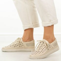 Złote skórzane półbuty damskie Potocki 19431. Żółte półbuty damskie POTOCKI, na jesień, w ażurowe wzory, z jeansu, bez obcasa, na płaskiej podeszwie, bez zapięcia. Za 229.00 zł.