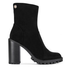 Botki Nine West. Czarne botki damskie Nine West, bez obcasa, na słupku, bez zapięcia. Za 279.99 zł.