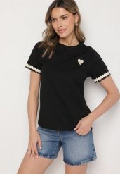 Czarny T-shirt z Bawełny Ozdobiony Sercem Firiane. Czarne t-shirty damskie Born2be, m, z aplikacjami, z bawełny, bez kołnierzyka. Za 44.99 zł.