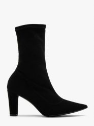Czarne, elastyczne botki na grubej szpilce PHOEBE. Czarne botki damskie Ryłko, z nubiku, bez obcasa, na obcasie, bez zapięcia. Za 379.99 zł.