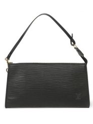 Louis Vuitton Skórzana torebka w kolorze czarnym - 24 x 13 x 2 cm rozmiar: onesize. Czarne torebki klasyczne damskie Louis Vuitton, z materiału, bez dodatków. Za 2,609.99 zł.