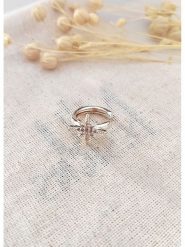 Atelier MIU Nausznica z cyrkoniami rozmiar: onesize. Szare kolczyki damskie atelier MIU, z cyrkonią, z mosiądzu. Za 30.99 zł.