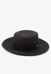 Czarny Pleciony Kapelusz Ozdobiony Metaliczną Aplikacją Doliriela. Czarne kapelusze damskie Renee, z aplikacjami, eleganckie. Za 39.99 zł.