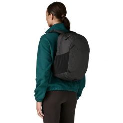 Plecak miejski Atom Day Pack 24L. Czarne plecaki Patagonia, bez wzorów. Za 439.99 zł.