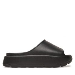 Klapki DeeZee. Czarne klapki damskie DeeZee, bez wzorów, bez obcasa, bez zapięcia. Za 59.99 zł.