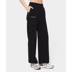 Szerokie spodnie dresowe dla kobiet Carpatree Sports Club. Czarne spodnie dresowe damskie Carpatree, m, bez wzorów, z dresówki. Za 229.99 zł.