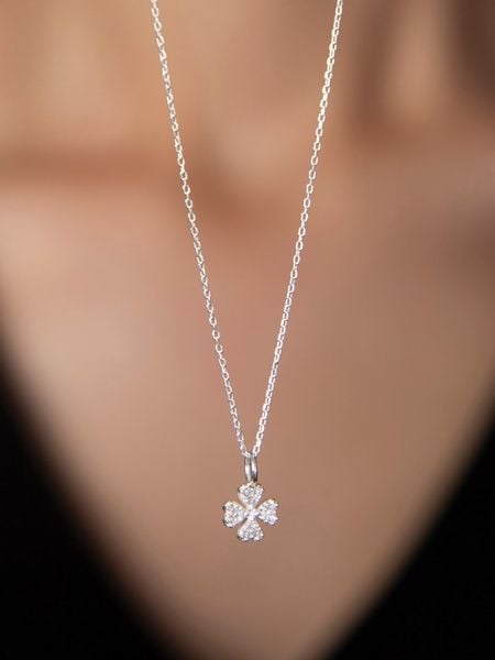 Heliophilia Srebrny naszyjnik z zawieszką - dł. 43 cm rozmiar: onesize. Szare naszyjniki damskie Heliophilia, z cyrkonią, srebrne. Za 39.99 zł.