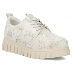 Skórzane półbuty na platformie w kwiaty srebrne DP6846 Filippo. Szare półbuty damskie Filippo, bez wzorów, ze skóry, bez obcasa, na platformie, bez zapięcia. Za 219.99 zł.