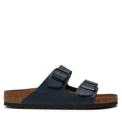 Klapki Birkenstock. Niebieskie klapki damskie Birkenstock, bez wzorów, bez obcasa, bez zapięcia. Za 379.99 zł.