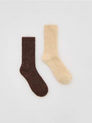 Skarpetki z domieszką wełny 2 pack - brązowy. Brązowe skarpetki damskie Reserved, bez wzorów, z wełny. Za 59.99 zł.