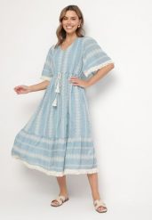 Jasnoniebieska Bawełniana Sukienka Boho o Rozkloszowanym Kroju z Wiązaniem i Haftem Korithira. Niebieskie sukienki damskie Born2be, z aplikacjami, z bawełny, boho, bez ramiączek. W wyprzedaży za 118.99 zł.