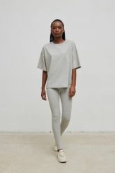 Legginsy z cienkiej prążkowanej dzianiny w kolorze GREY - HIPS LIGHT-XL. Szare legginsy damskie Marsala, uniwersalny, bez wzorów, z bawełny. W wyprzedaży za 59.97 zł.