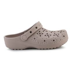 Klapki Crocs Classic Floral Cut Out Clog 210927-214 beżowy. Brązowe klapki damskie w ażurowe wzory, bez obcasa, bez zapięcia. Za 360.01 zł.